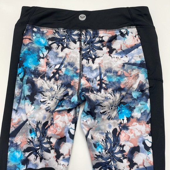 NWT Roxy Spy Game Technical Capri Leggings, Size L - Picture 11 of 11